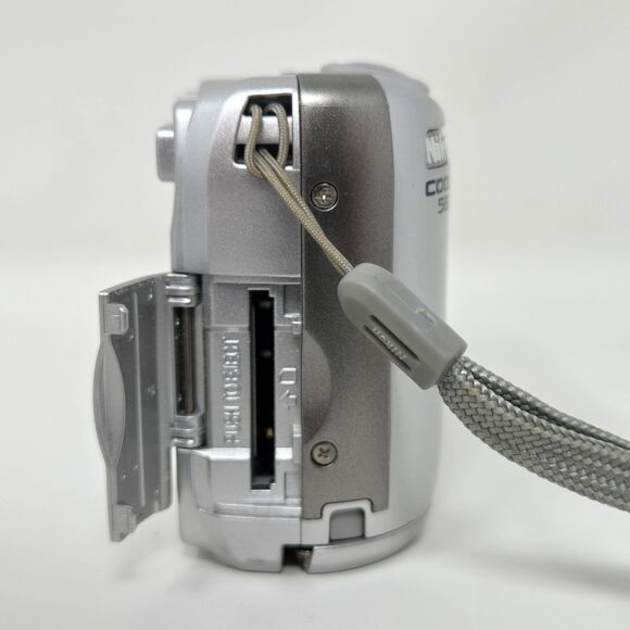 Nikon Coolpix 5600 5.1MP Digital Camera 3x Optic E5600 Original Box Manual Case - Picture 4 of 16